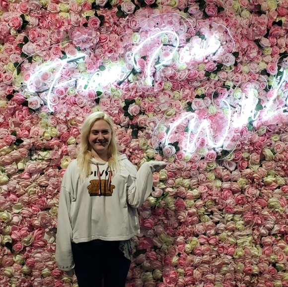 Meet your Posher, Emily - Picture 2 of 4